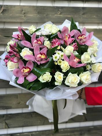 Букет цветов из: Розы и Хризантемы в Апастово