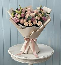 Букет цветов из:  Розы и Лизиантусы в Апастово