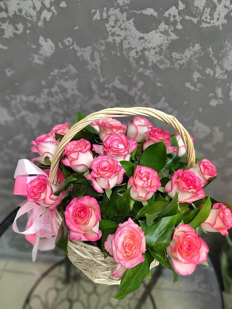 Цветочная композиция из Розы в корзине в Апастово