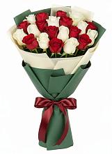 Букет Микс из красных и белых роз в Апастово