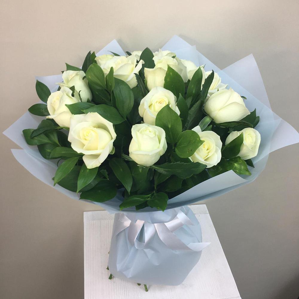 Букет 15 Белых роз Проуд в Апастово