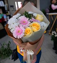 Букет цветов из:  Герберы, Розы и Хризантемы в Апастово