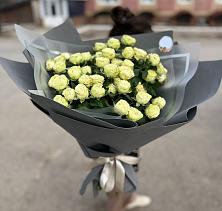 Букет Белые кустовые розы Солинеро в Апастово