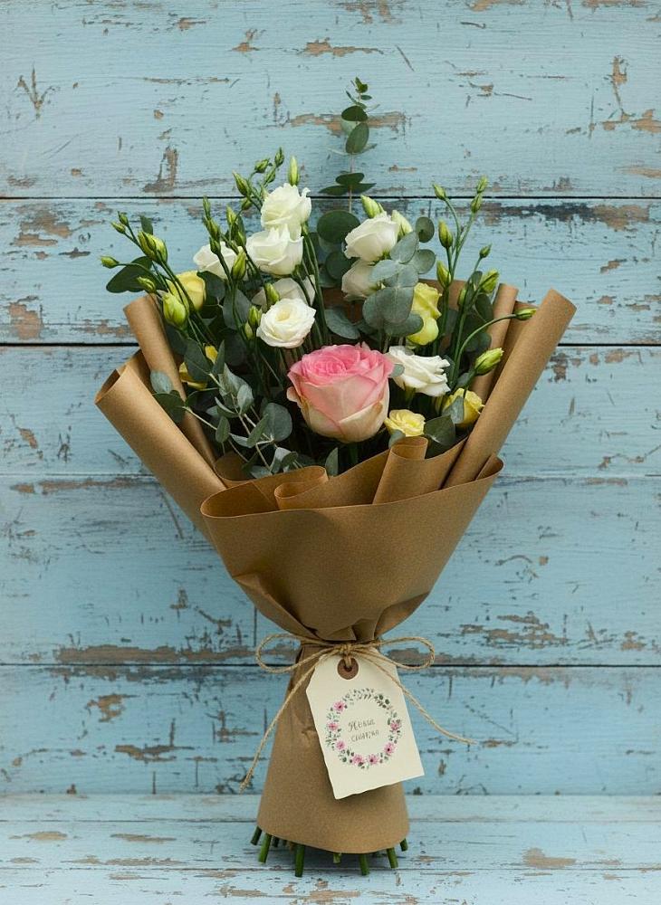 Букет цветов из: Розы и Лизиантусы в Апастово