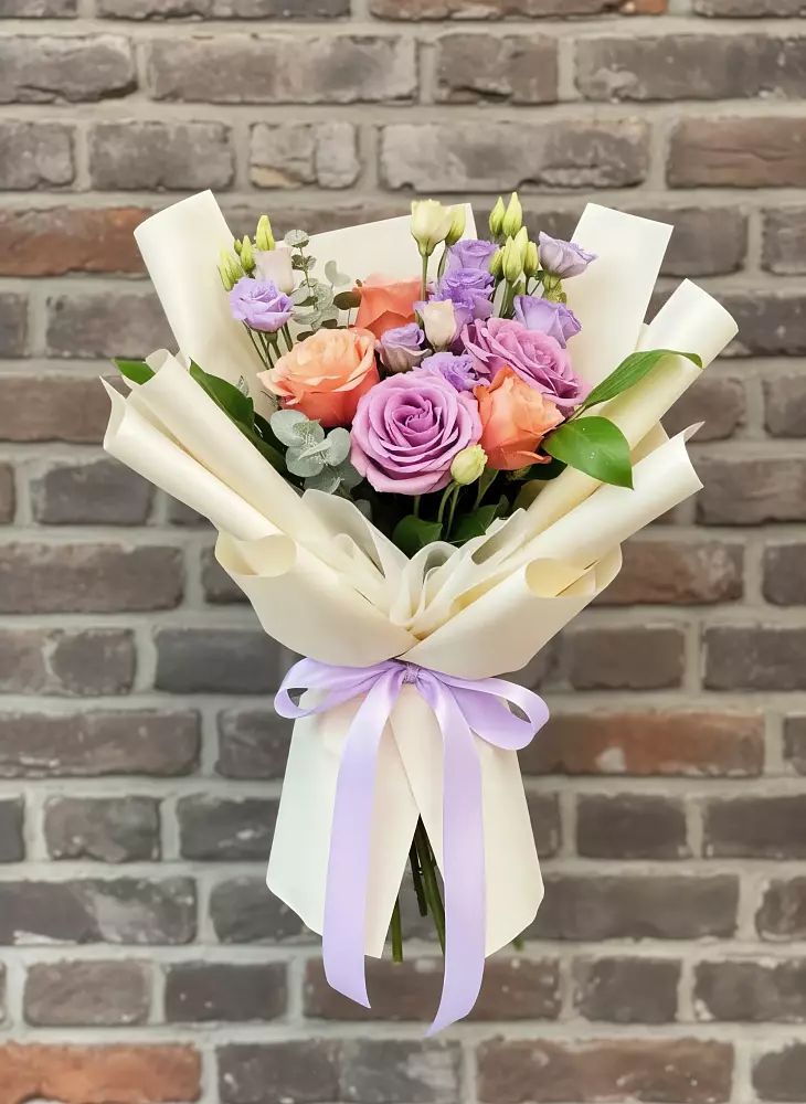 Букет цветов из: Лизиантусы и Розы в Апастово