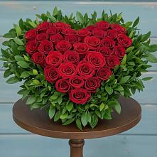 Цветочная композиция из Розы в виде сердца в Апастово