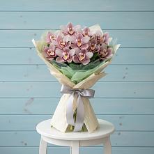 Букет цветов из:  Орхидеи и Розы в Апастово