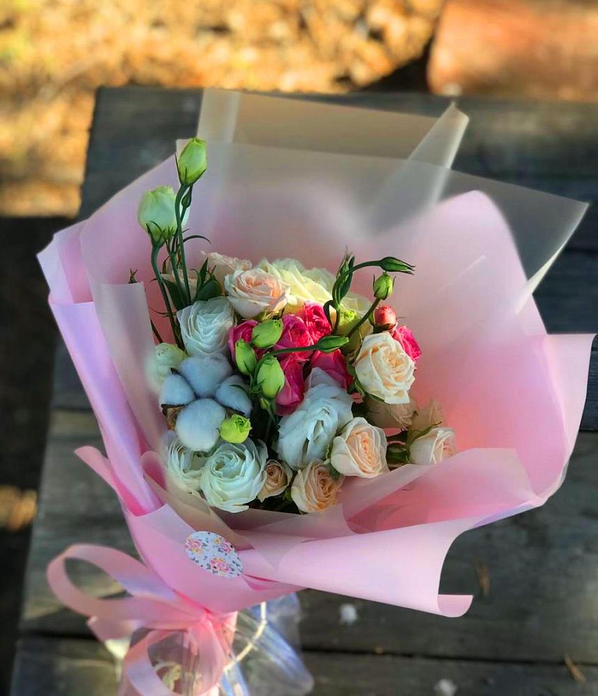 Букет цветов из: Розы и Лизиантусы в Апастово