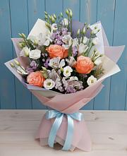 Букет цветов из:  Лизиантусы, Розы, Альстромерии и Гипсофила в Апастово