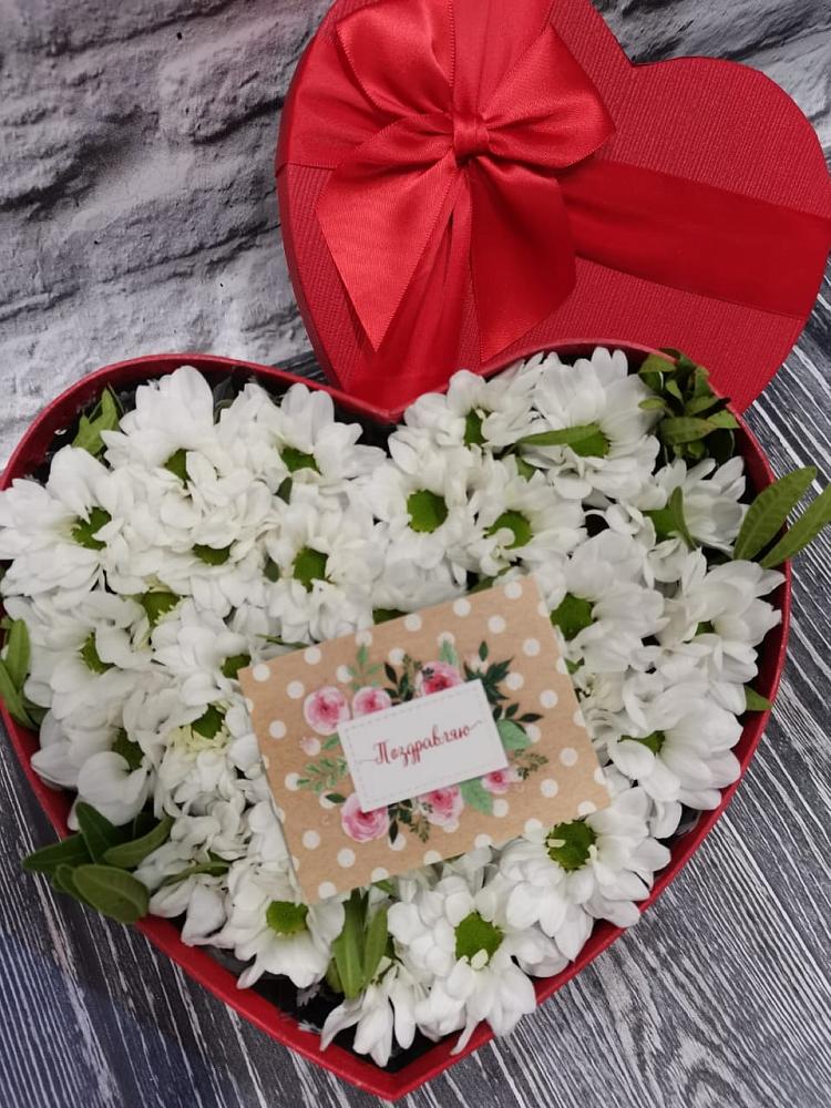 Цветочная композиция из Хризантемы в виде сердца в Апастово