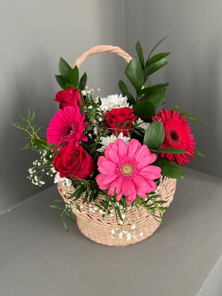 Цветочная композиция из Розы, Хризантемы и Герберы в корзине в Апастово