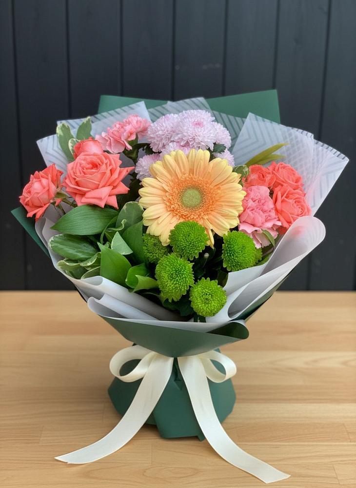 Букет цветов из: Гвоздики, Розы, Герберы и Хризантемы в Апастово