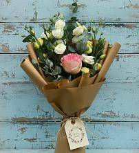 Букет цветов из:  Розы и Лизиантусы в Апастово