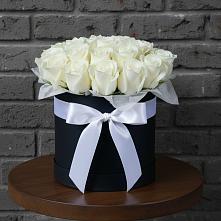 Цветочная композиция из Розы в шляпной коробке в Апастово